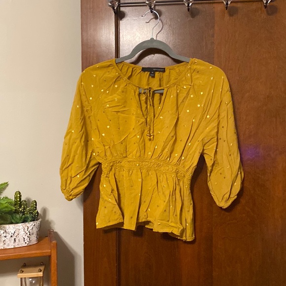 Wrinkly harve’ benard top smocked at the waist😍😍😍 - Picture 3 of 9